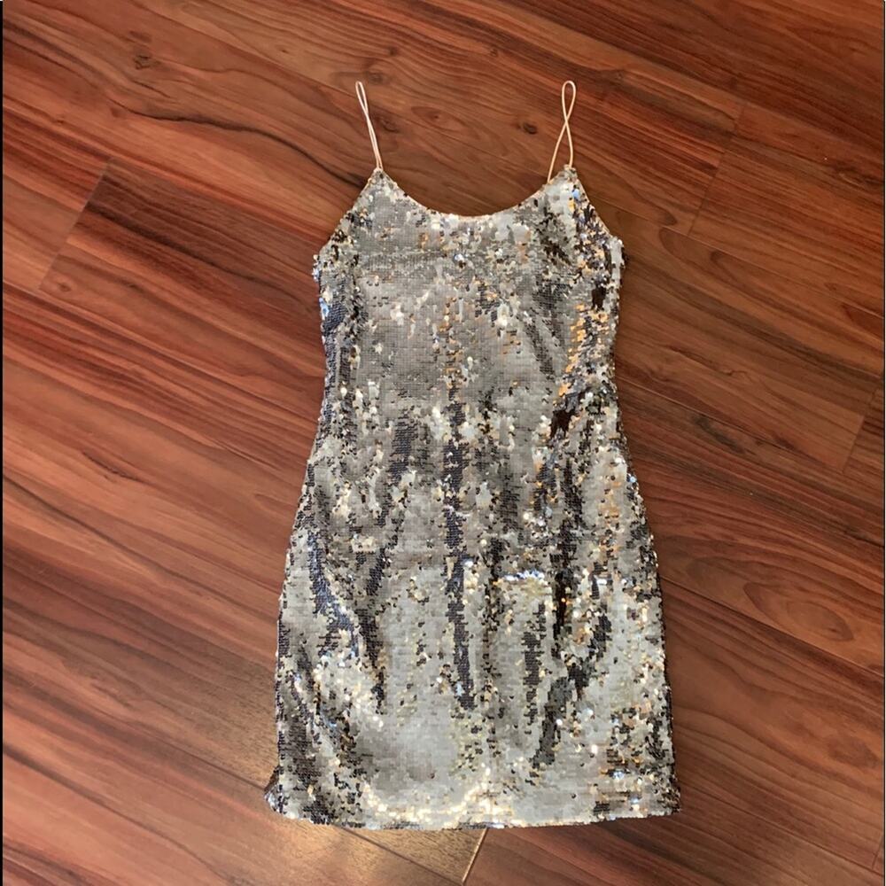 Alice + Olivia Giselle Sequins Dress. - Picture 6 of 8